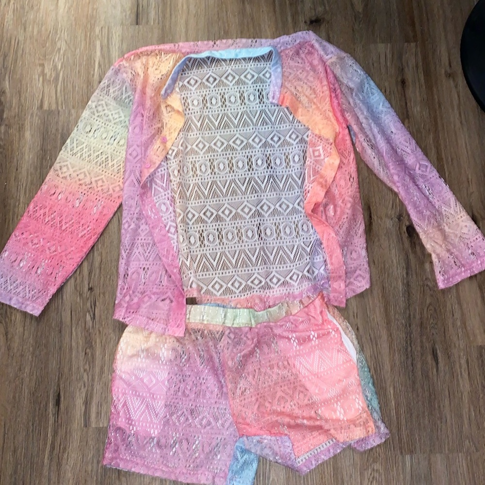 Multi Color Men’s Festival Outfit. Meduim. but fits like a large mesh